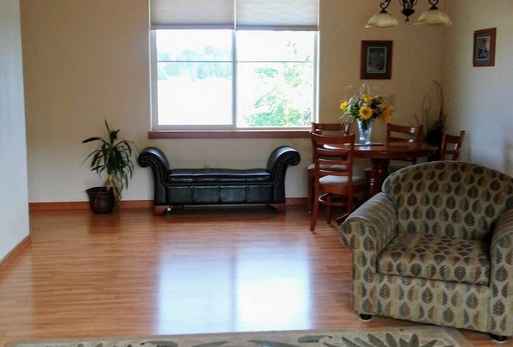 Oceanfront Allyn Apartment מראה חיצוני תמונה